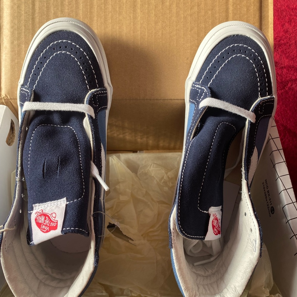 Vans - Picture 6 of 9